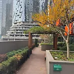 Stunning Melbourne City Views & Relaxing Poolside