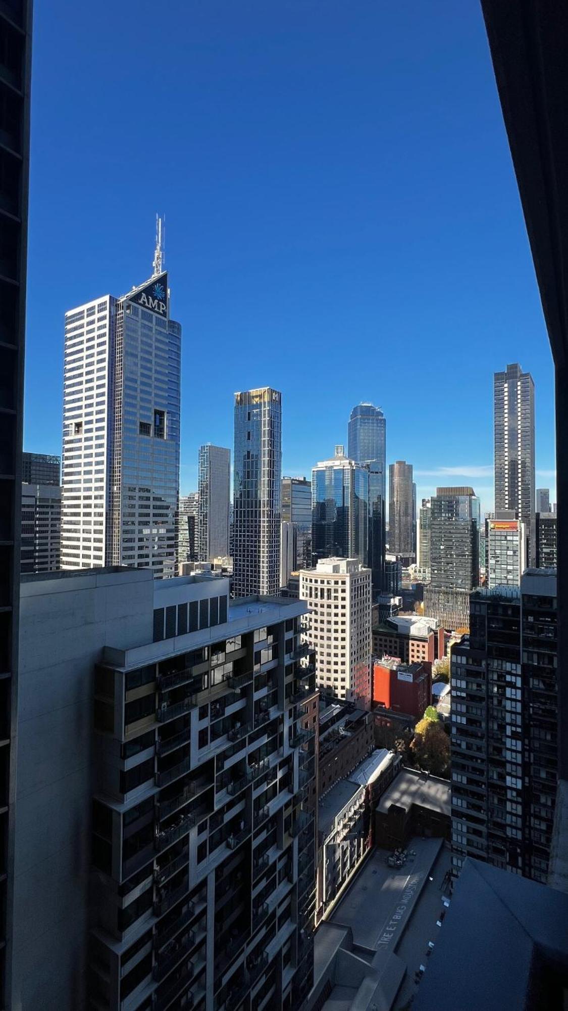 Stunning Views & Relaxing Poolside Melbourne